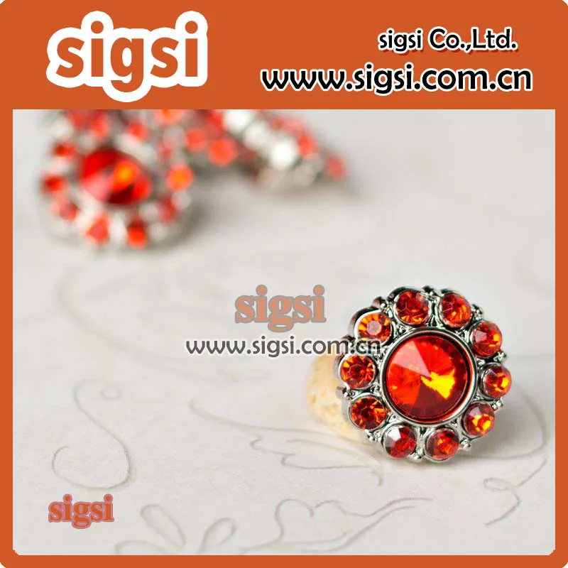 Рисунок 2 - Мерцающие золотые фотообои для