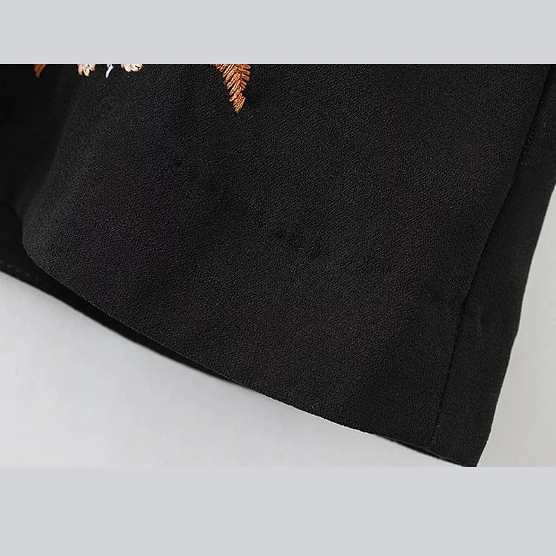 Платье с цветочной вышивкой 2017 без рукавов глубоким треугольным вырезом