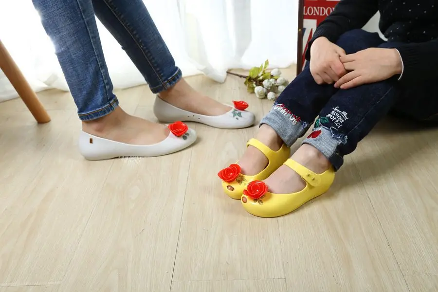Mini Melissa beauty/женские прозрачные сандалии с розами; коллекция года; летняя обувь для мам и девочек; сандалии; женская прозрачная обувь; мягкая обувь; 22,5-24,5 см