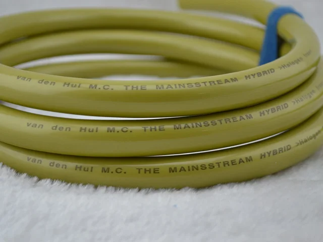 M.C the mainsstream Hybrid Halogen Free power cable sold per meter | Электроника