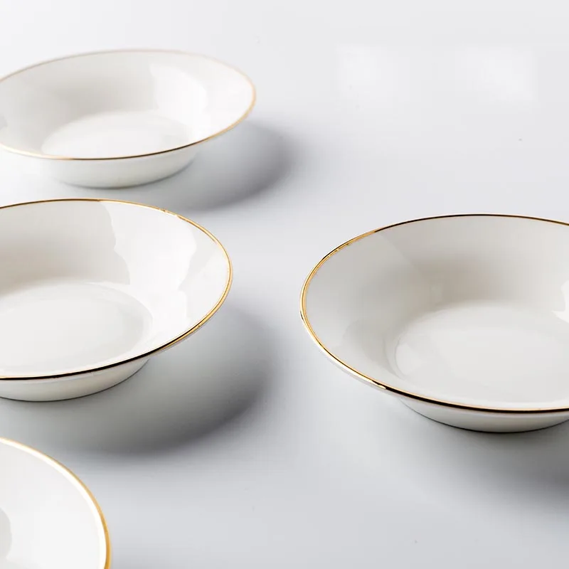 Милая маленькая керамическая тарелка в западном стиле из костяного фарфора с