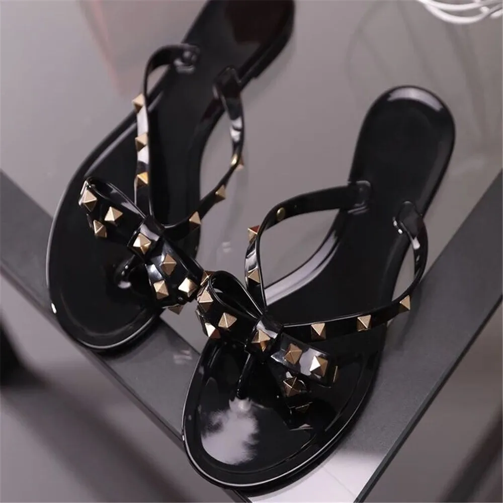 Женские шлепанцы с заклепками и бантиком бабочкой обувь на плоской подошве 2019 г.