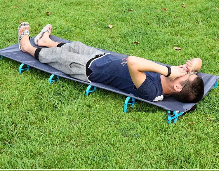 Наружная ультра легкая алюминиевая Одиночная кровать для лагеря Офисная обеда