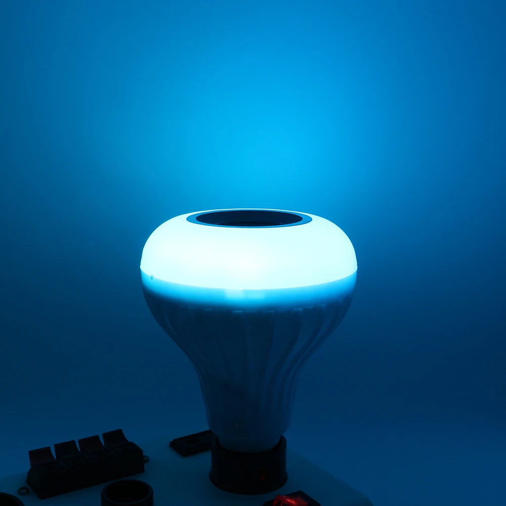 Умная E27 7 Вт светодиодная лампочка RGB свет Беспроводная колонка с Bluetooth воспроизведение музыки затемняемая лампа с пультом дистанционного управления D1