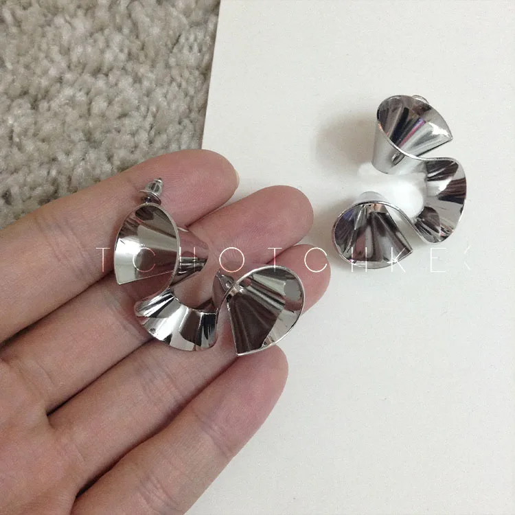 Вечные чудесные потрясающие серьги-гвоздики для девочек в Корейском стиле с