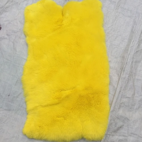 yellow Цена настоящий кроличий мех 40x24 см DIY Шарфы шапки помпон пальто Одеяло Подушка швейный Материал Пушистый мягкий натуральный мех R16 - Цвет: yellow