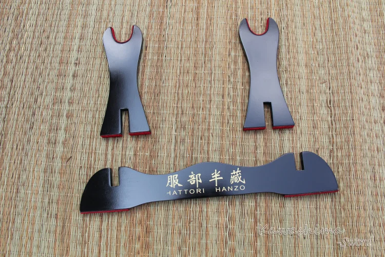 Деревянный стенд с изображением меча черный глянцевый лаковый-один слой | Дом и