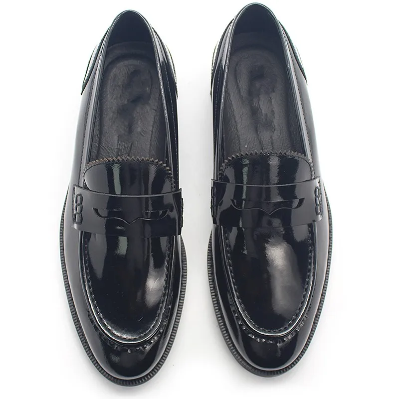 

Высококачественные черные официальные туфли из натуральной кожи на плоской подошве, модные лоферы из лакированной кожи, броги, обувь для би...