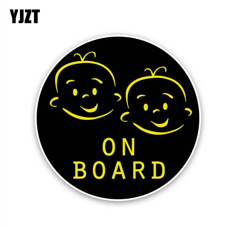 

YJZT 13,3 см * 13,3 см ребенок на борту Забавный мальчик автомобиль стикер Личность наклейка ПВХ 12-40294