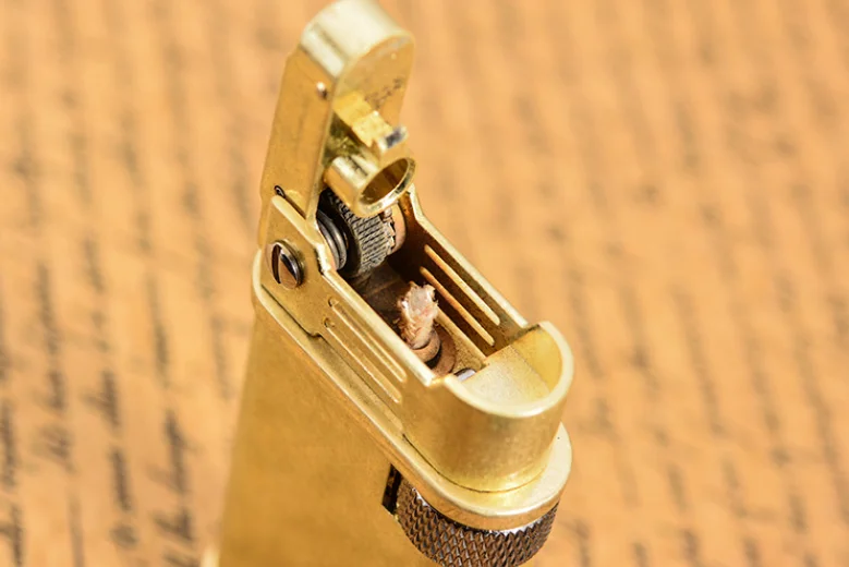 

Original Lighter Retro Gasoline Kerosene Lighter Genuine Ultra Thin Cigarette Lighter Cigar Fire Briquet Petrol Lighters LFB805
