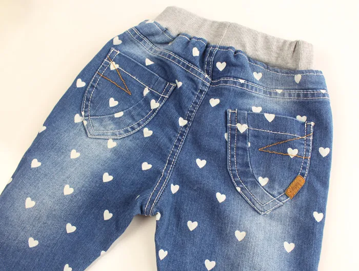 Весенне-осенние хлопковые джинсы с принтом сердца для маленьких девочек детские