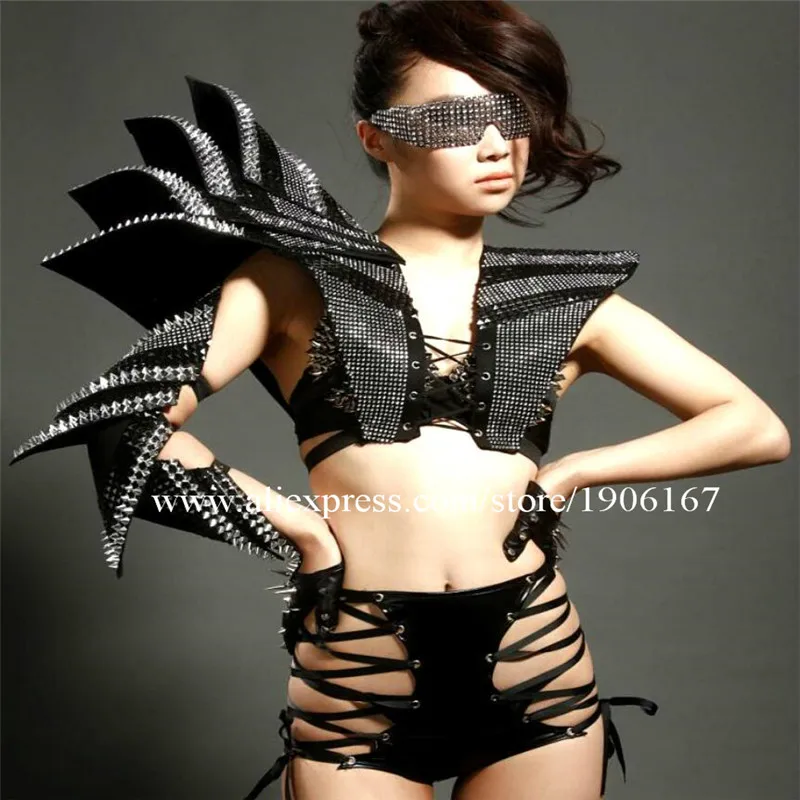 저렴한 새로운 디자인 바 나이트 클럽 그랜드 이벤트 가수 댄서 옷 DS 블랙 무대 과장된 리벳 갑옷 볼룸 공연 의상 저렴한 새로운 디자인 바 나이트 클럽 그랜드 이벤트 가수 댄서 옷 DS 블랙 무대 과장된 리벳 갑옷 볼룸 공연 의상