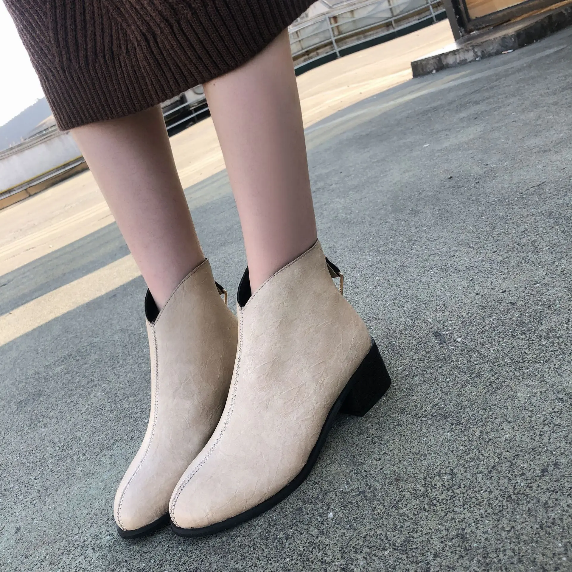 Модные женские ботильоны челси с круглым носком на среднем квадратном каблуке