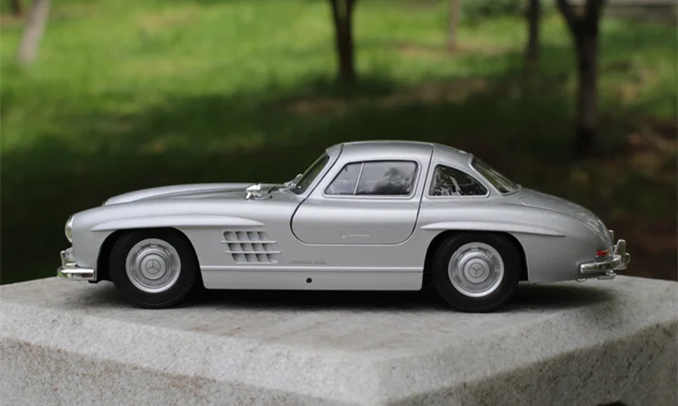 Silver Реалистичный изысканный 1/24 классический benz 300 SL литья под давлением из металлического сплава Модель автомобиля коллекционная игрушка подарок - Цвет: Silver