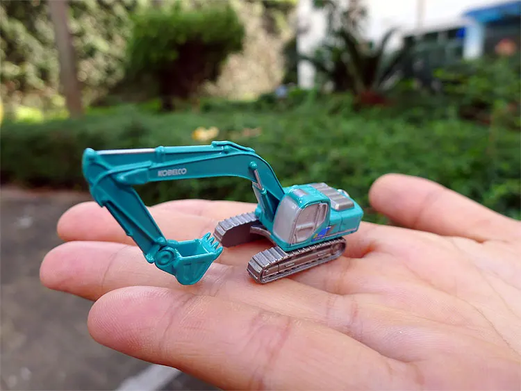 

KOBELCO Kobelco excavator truck model personality ornaments key chain phone chain chain ring French UH