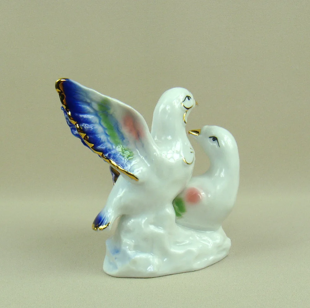 Романтическая фарфоровая фигурка влюбленных голубей позолоченная керамика пара