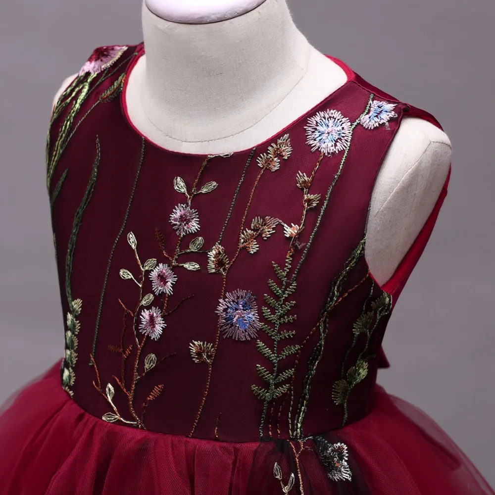 Детское вечерние платье летнее с цветочным принтом вышивкой и блестками для