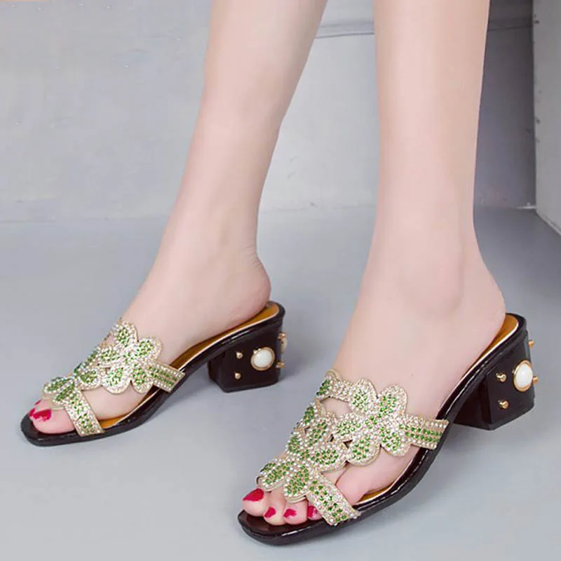 2019 новые летние однотонные тапочки для женщин на среднем квадратном каблуке