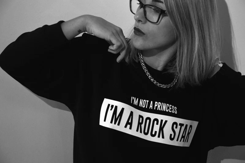 Я не принцесса I'm рок звезды с круглым воротником и красным черепом Женские топы