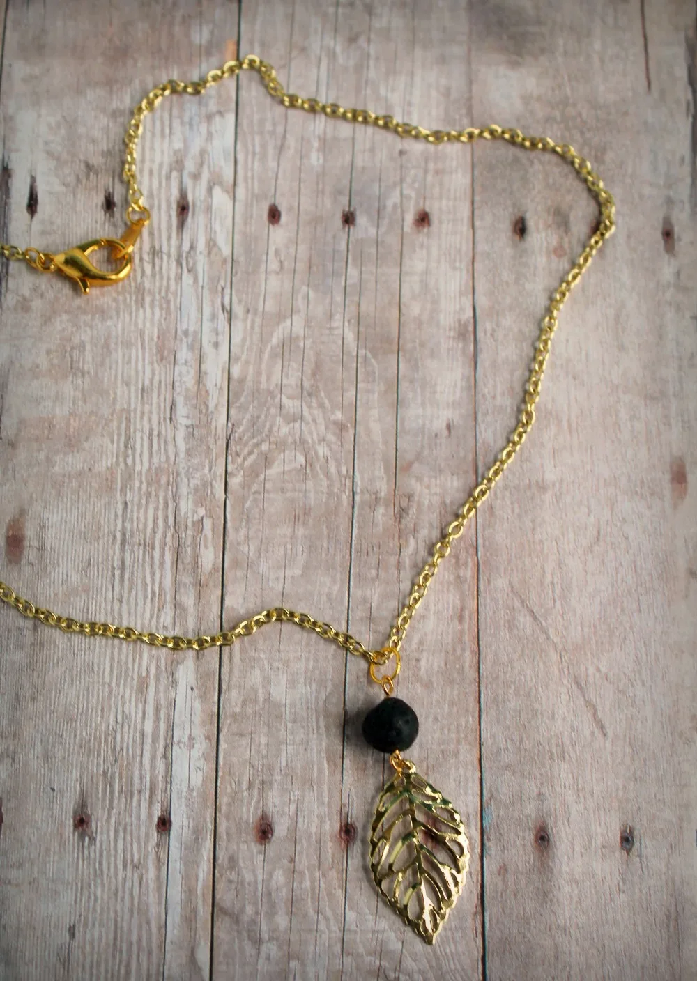 Лавовый камень и изящные листья ожерельльлье Лава с бусинами|lava necklace|necklace necklacebead