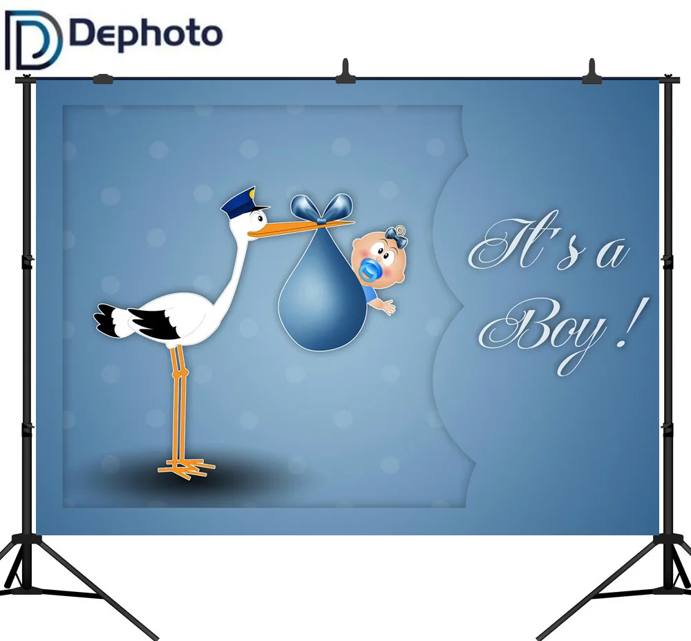 Фотофон для фотосессии новорожденного мальчика с изображением белых журавлей, отправляющих голубого мальчика в карикатурном стиле.
