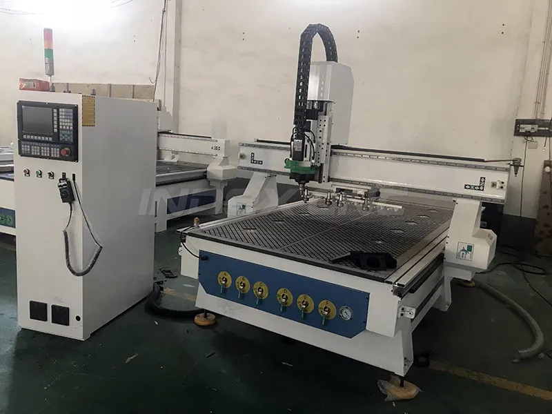 Деревянная мебель шкаф дверь делая ATC CNC маршрутизатор с 4 й Осью Вращения для