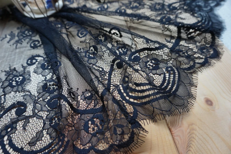 Новинка кружевная отделка с волнистым цветочным принтом цвет черный белый