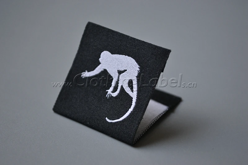 Мягкая моющаяся тканая атласная этикетка для одежды индивидуальная с вашим