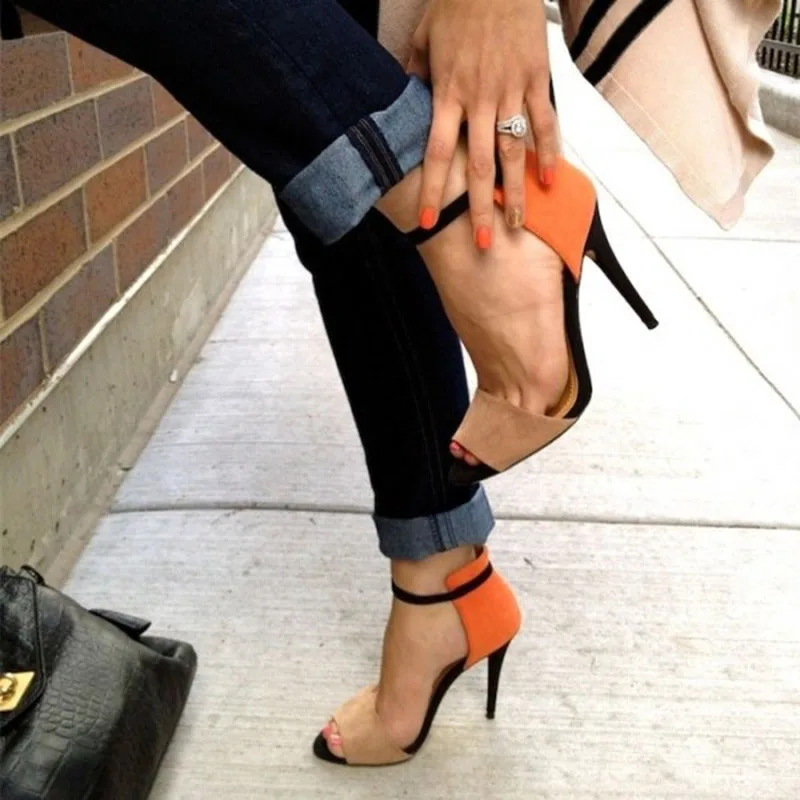 Босоножки с ремешком на щиколотке цвета хаки и оранжевого замшевые летние туфли