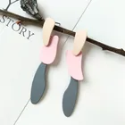 Асимметричные геометрические серьги-гвоздики, простые серьги с креативными цветными эффектами, оптовая продажа