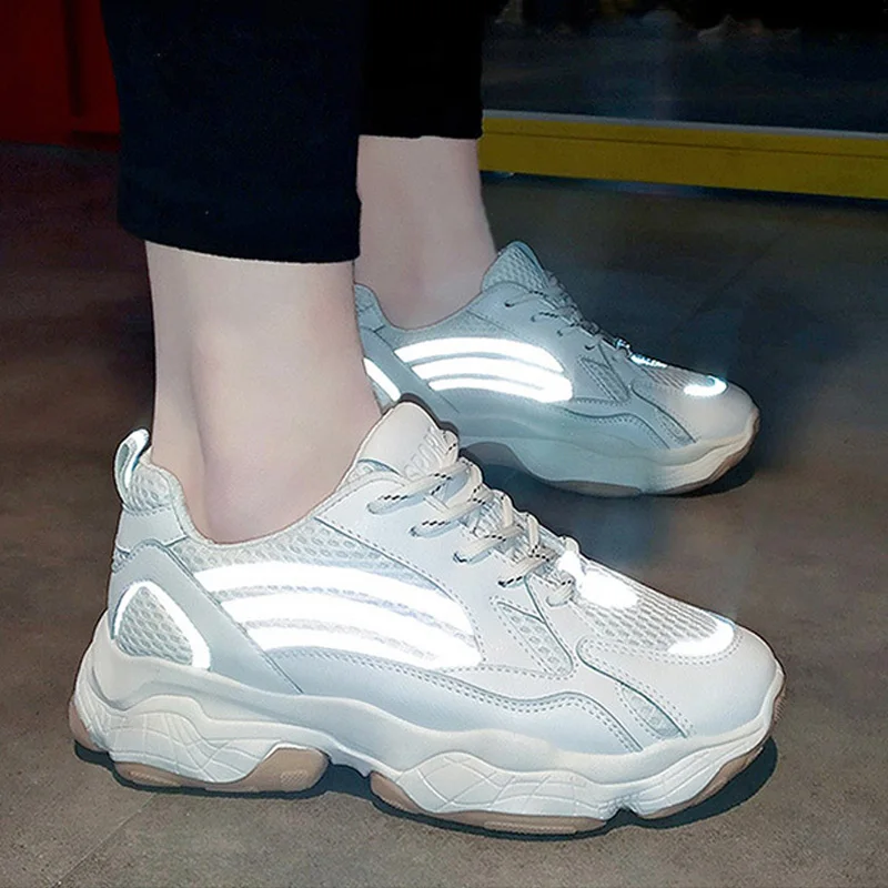 Светоотражающие женские кроссовки спортивная обувь с дышащей сеткой удобные на