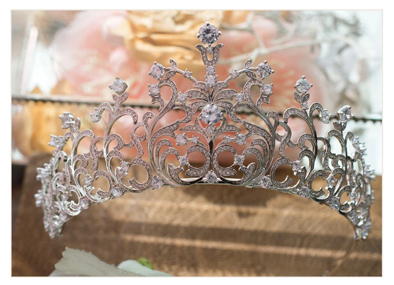 Женская корона для волос с фианитом золотая в европейском ретро стиле