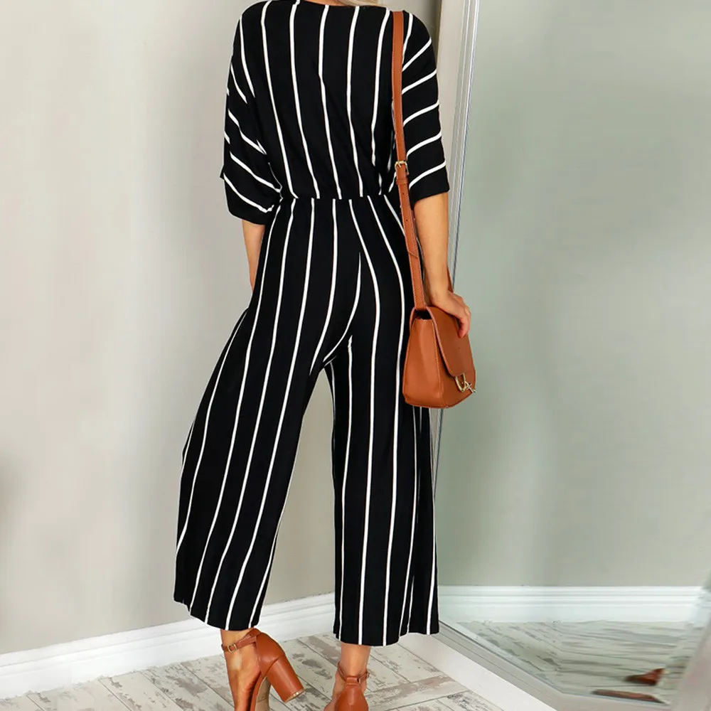 Женский свободный комбинезон в полоску с v образным вырезом и коротким рукавом