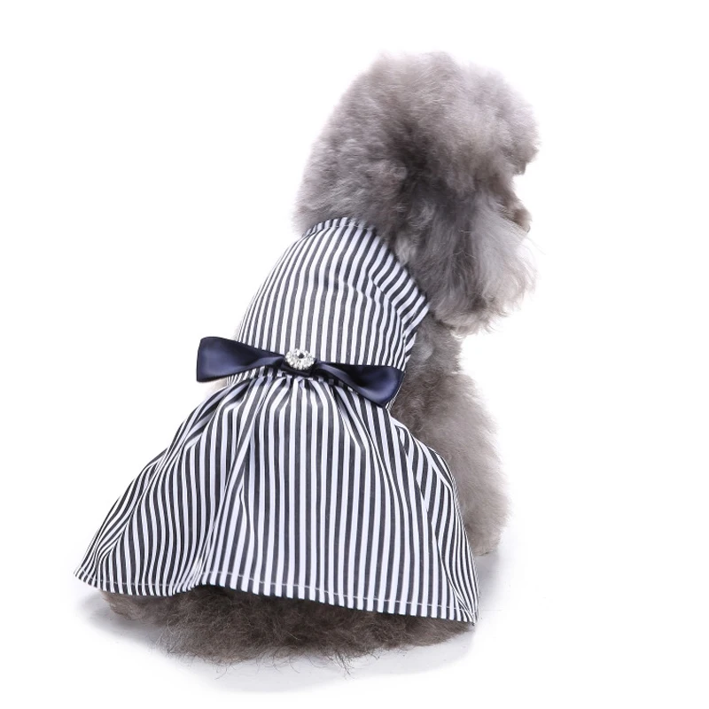 Летнее цельнокроеное платье MISS DOGGY с узором клубники вишни принцессы для щенков и