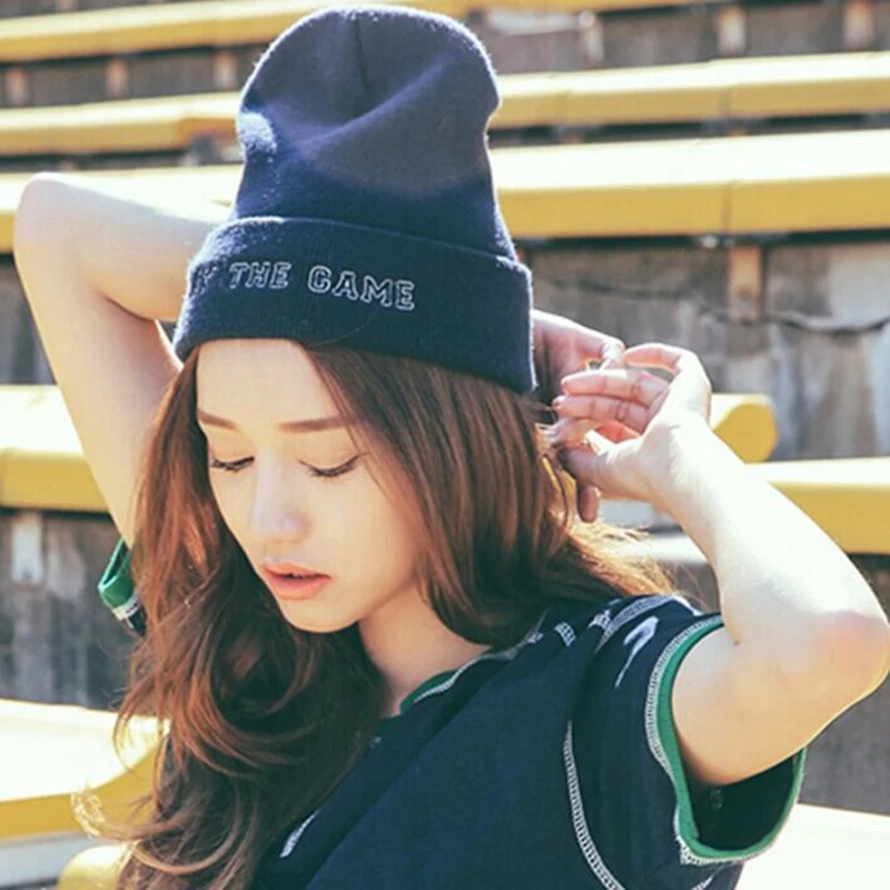 

1 Pcs 2017 New Letter PLAY THE GAME Embroidery Women Skullies Autumn And Winter Warm Beanies Knitted Cap 2 Colors 8130