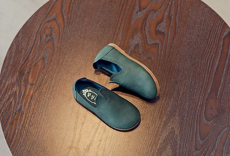 2017 г. Осенние детские винтажные лаконичные однотонные тонкие туфли без застежки