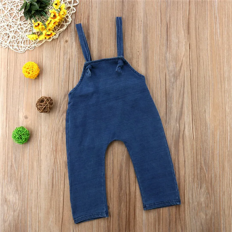 Детский однотонный синий джинсовый комбинезон на бретельках для маленьких