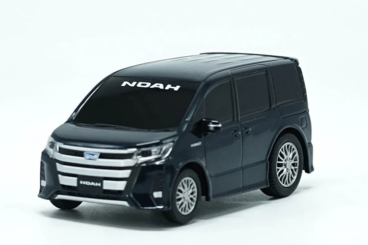1:32 модель автомобиля из сплава с высокой имитацией Q версия для toyota NOAH литой под