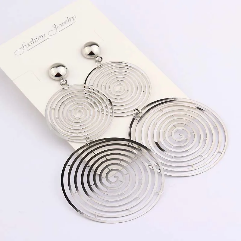 Преувеличение будет серьги темперамент женщина индивидуальный лист