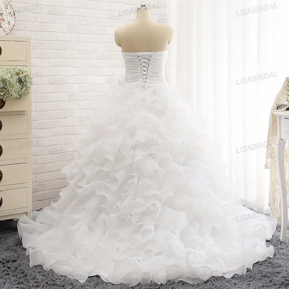 Длинное свадебное платье со шлейфом без рукавов из органзы | Свадьбы и торжества