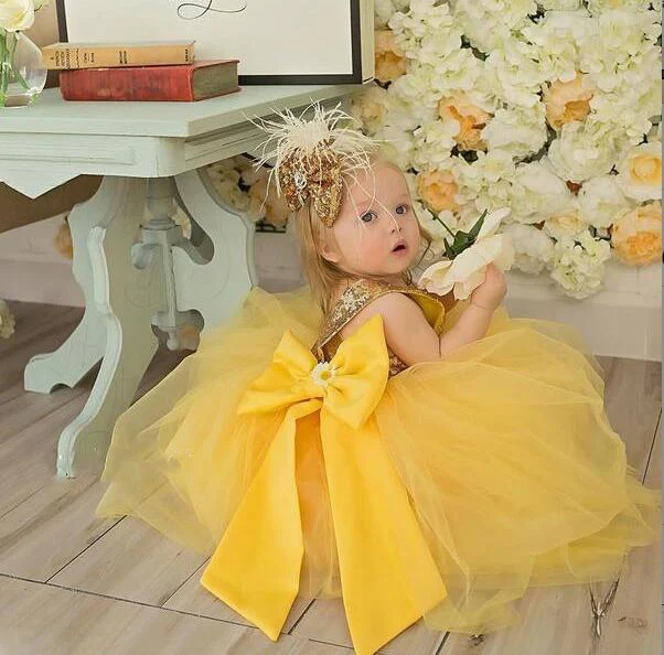 Пышное блестящее желтое детское платье-пачка с золотыми блестками для первого