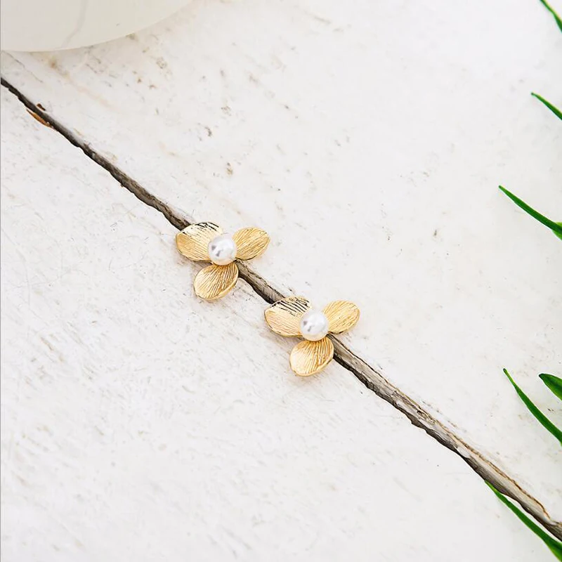 Новые корейские Металлические серьги-гвоздики Amaiyllis в форме цветка простой белый