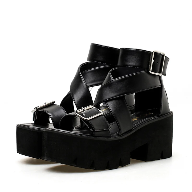 Сандалии гладиаторы на не сужающемся книзу массивном каблуке обувь в стиле панк