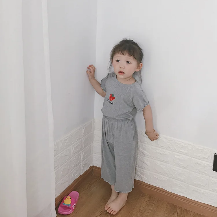 Летние милые пижамные комплекты с принтом клубники для девочек 1-7 лет, Детская футболка из чистого хлопка с короткими рукавами+ штаны, костюмы из 2 предметов