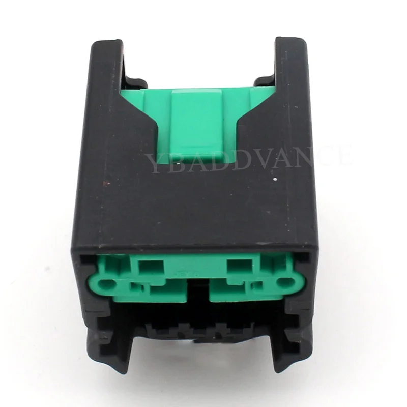 7283-7392-30 MG64322 Черный Автомобильный 3-сторонний гнездовой разъем для автомобилей |