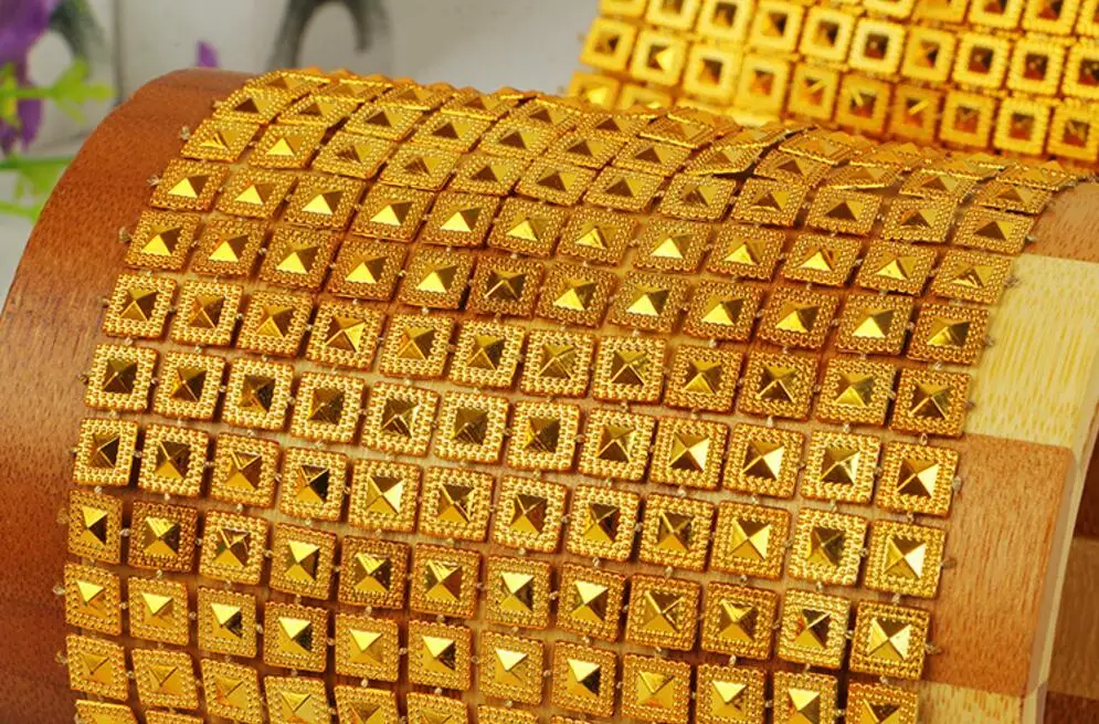 Золотые пирамидальные шпильки 10 ярдов 12 рядов Сгибаемая сетчатая обертка рулон
