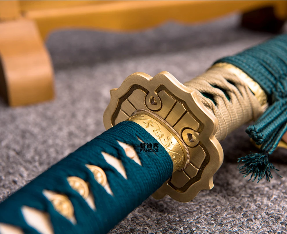 Handmade Japanese Tachi Knife Damascus Steel Samurai Katana Sword Very Sharp Japanese Tachi Knife Katana Sword Handmade
