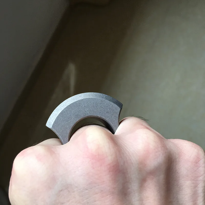 EDC титановый сплав Многоцелевой Два отверстия инструменты метеорит брелок для