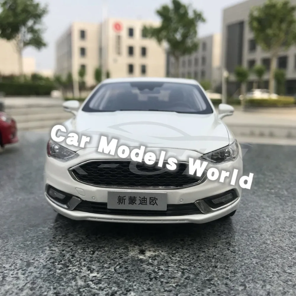 Литая под давлением модель автомобиля для New Mondeo 2017 1:18 (белый) + маленький подарок!|