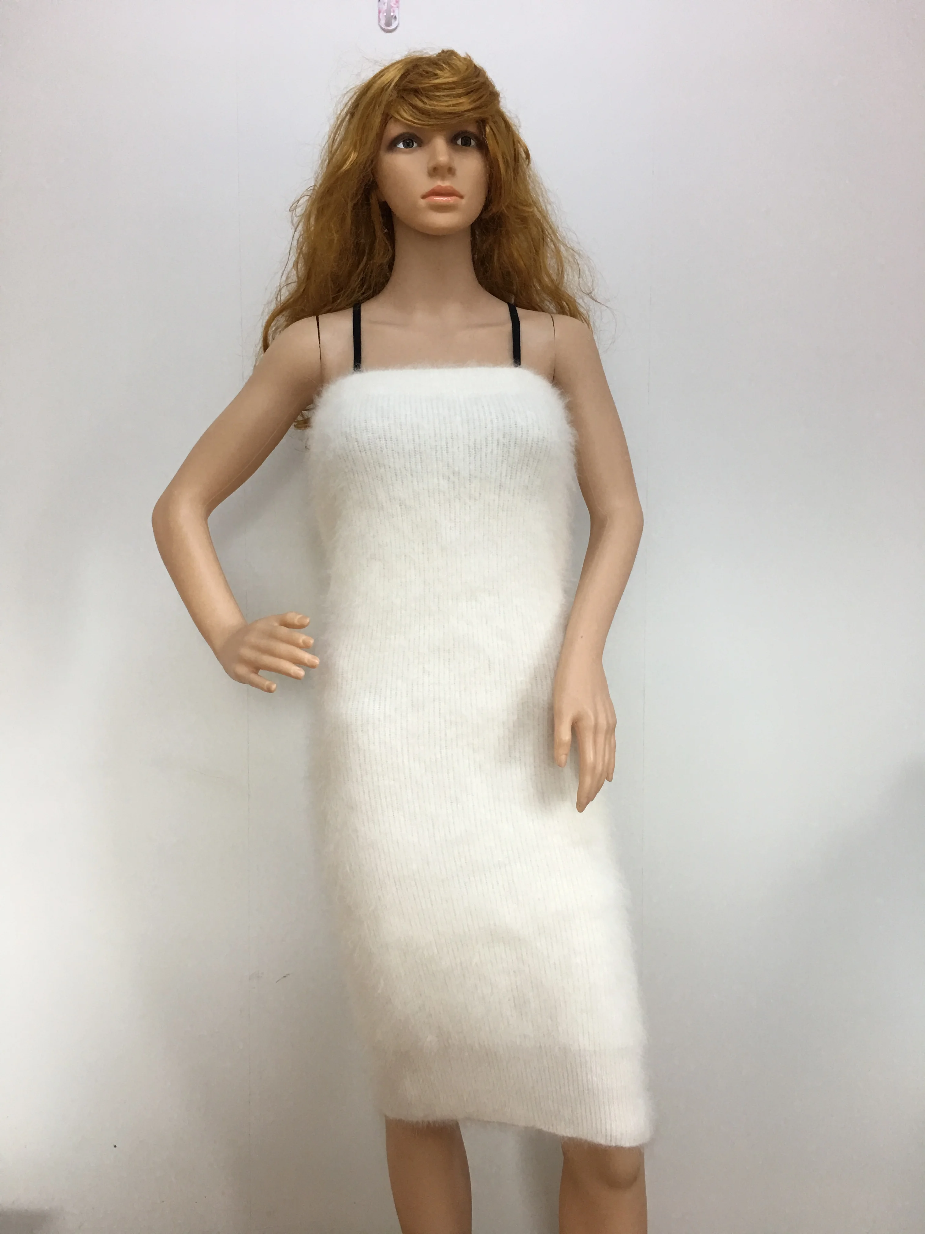 На рынке представлены новые модные женские свитера в европейском и американском